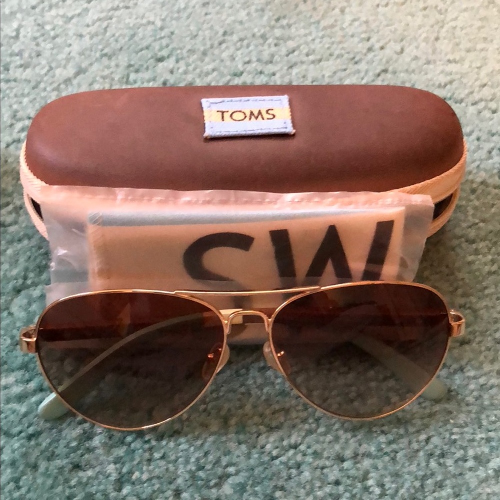 NEW Authentic gold TOMS  sunglasses 🕶  
$100 OBO